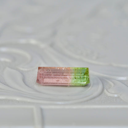 バイカラートルマリン 1.26ct エメラルドカット 9.2mm×4.8mm×2.9mm【MJ2828】