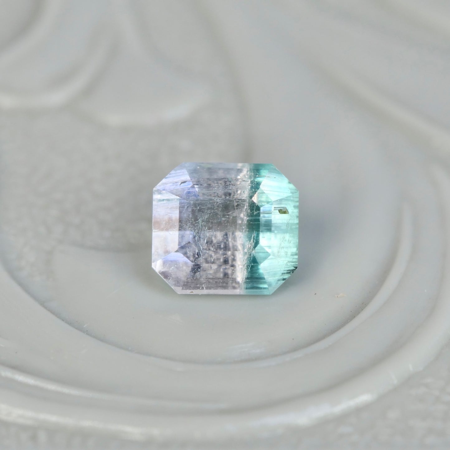 バイカラートルマリン 0.38ct エメラルドカット 4.1mm×3.7mm×2.9mm【MJ2830】