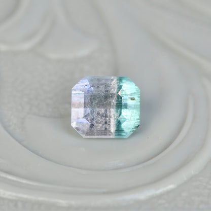 バイカラートルマリン 0.38ct エメラルドカット 4.1mm×3.7mm×2.9mm【MJ2830】