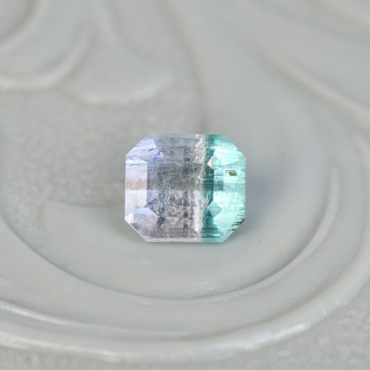 バイカラートルマリン 0.38ct エメラルドカット 4.1mm×3.7mm×2.9mm【MJ2830】