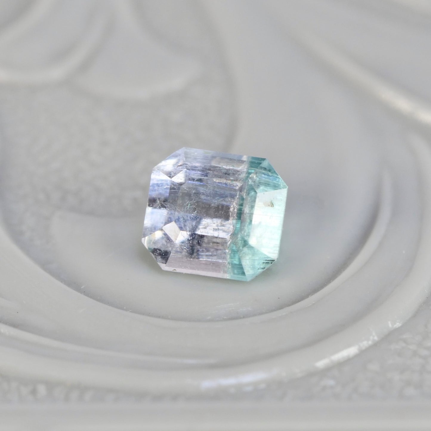 バイカラートルマリン 0.38ct エメラルドカット 4.1mm×3.7mm×2.9mm【MJ2830】