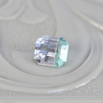 バイカラートルマリン 0.38ct エメラルドカット 4.1mm×3.7mm×2.9mm【MJ2830】