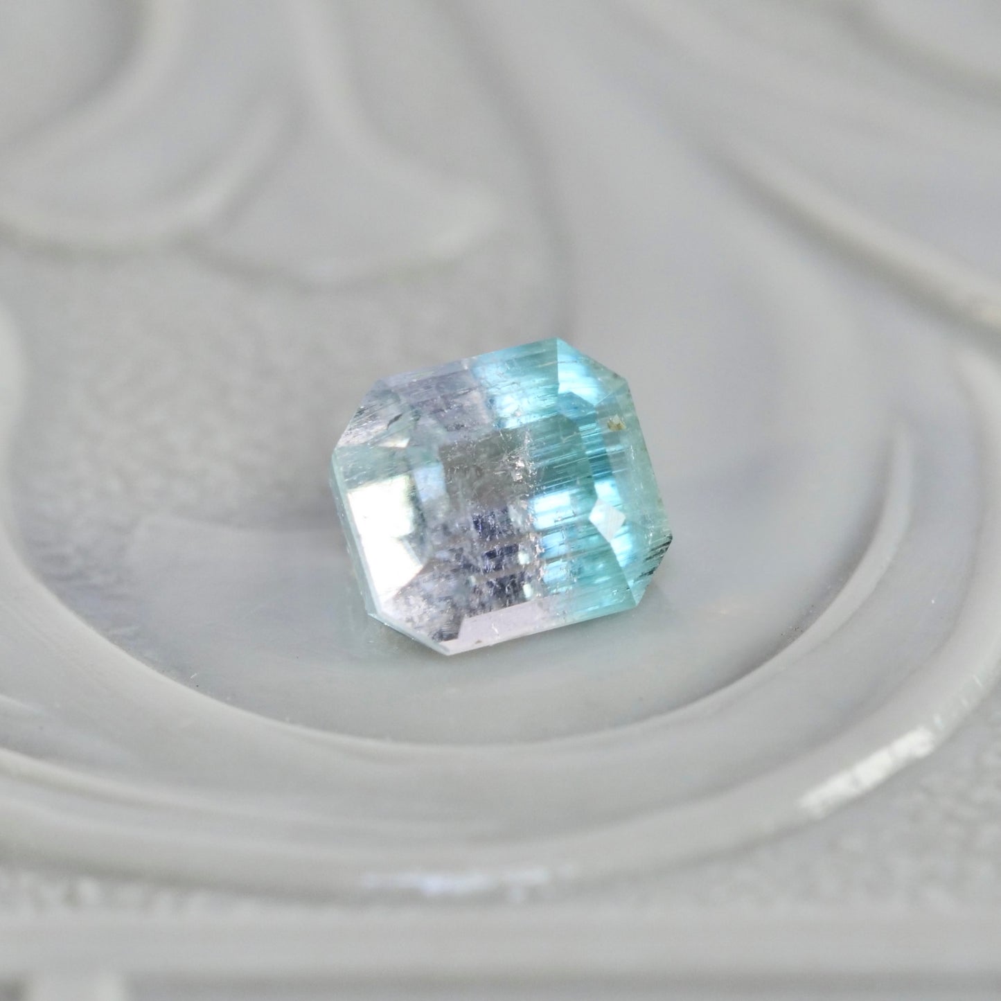 バイカラートルマリン 0.38ct エメラルドカット 4.1mm×3.7mm×2.9mm【MJ2830】