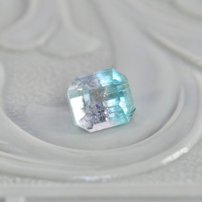 バイカラートルマリン 0.38ct エメラルドカット 4.1mm×3.7mm×2.9mm【MJ2830】