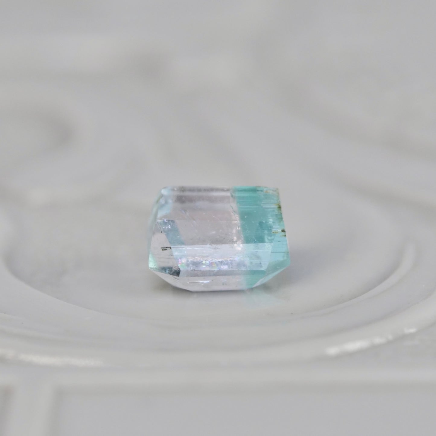 バイカラートルマリン 0.38ct エメラルドカット 4.1mm×3.7mm×2.9mm【MJ2830】