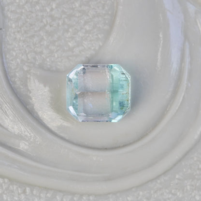 バイカラートルマリン 0.38ct エメラルドカット 4.1mm×3.7mm×2.9mm【MJ2830】
