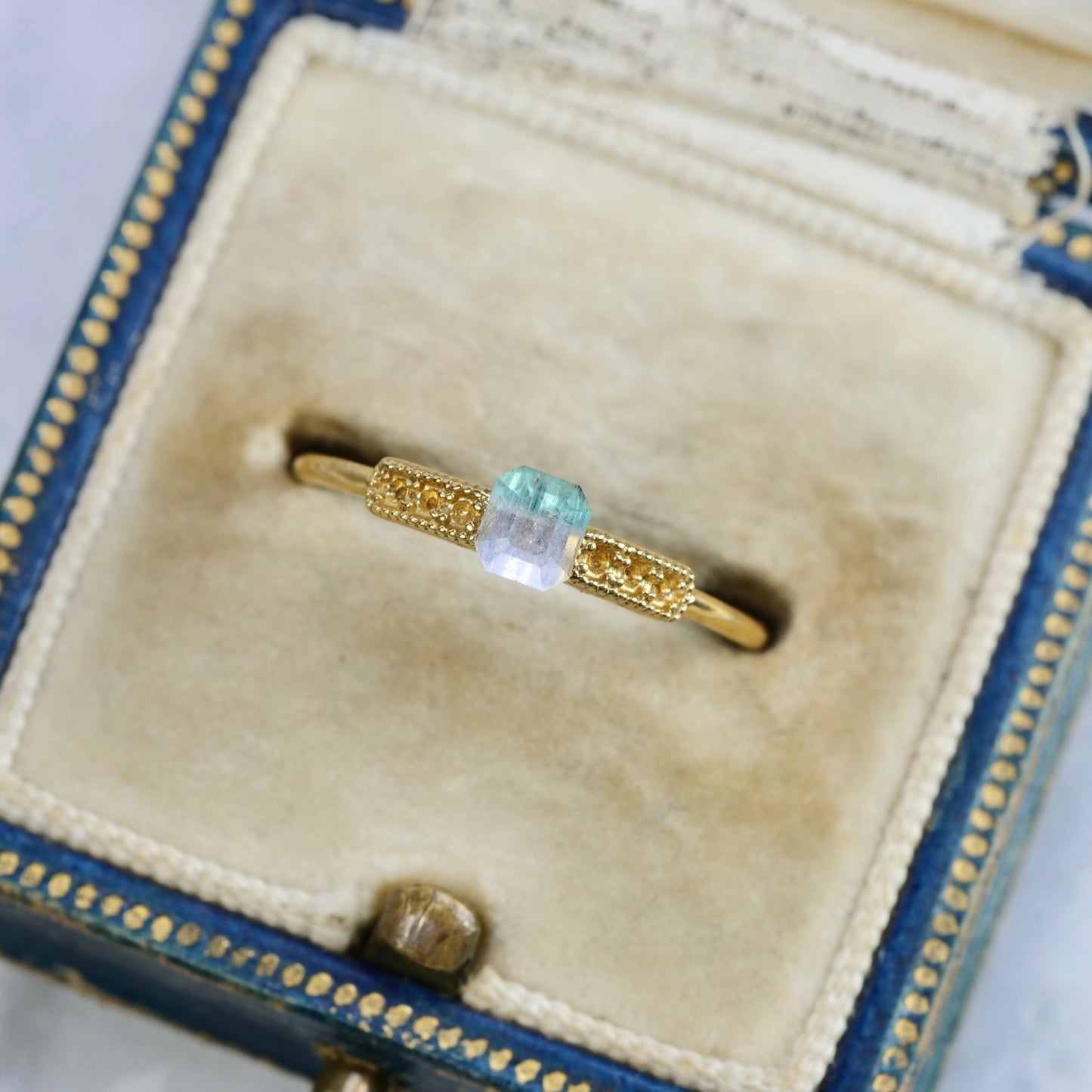 バイカラートルマリン 0.38ct エメラルドカット 4.1mm×3.7mm×2.9mm【MJ2830】