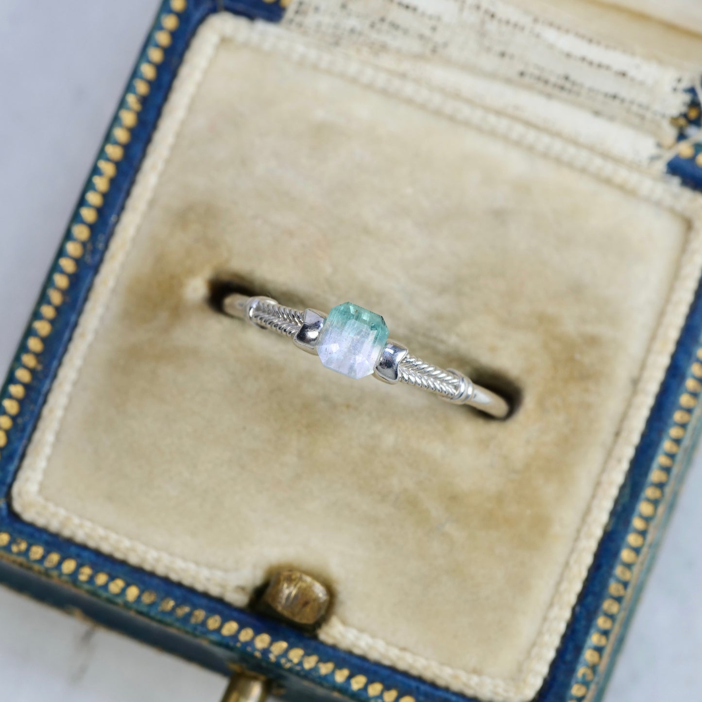 バイカラートルマリン 0.38ct エメラルドカット 4.1mm×3.7mm×2.9mm【MJ2830】