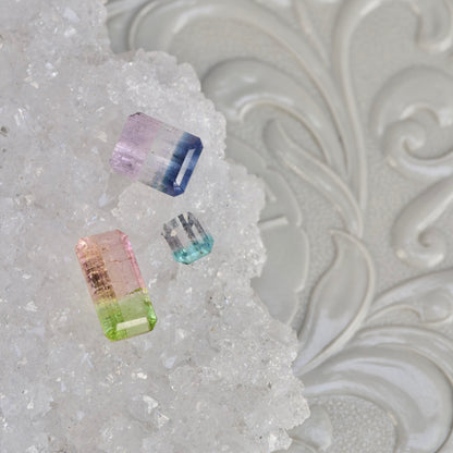 バイカラートルマリン 0.38ct エメラルドカット 4.1mm×3.7mm×2.9mm【MJ2830】