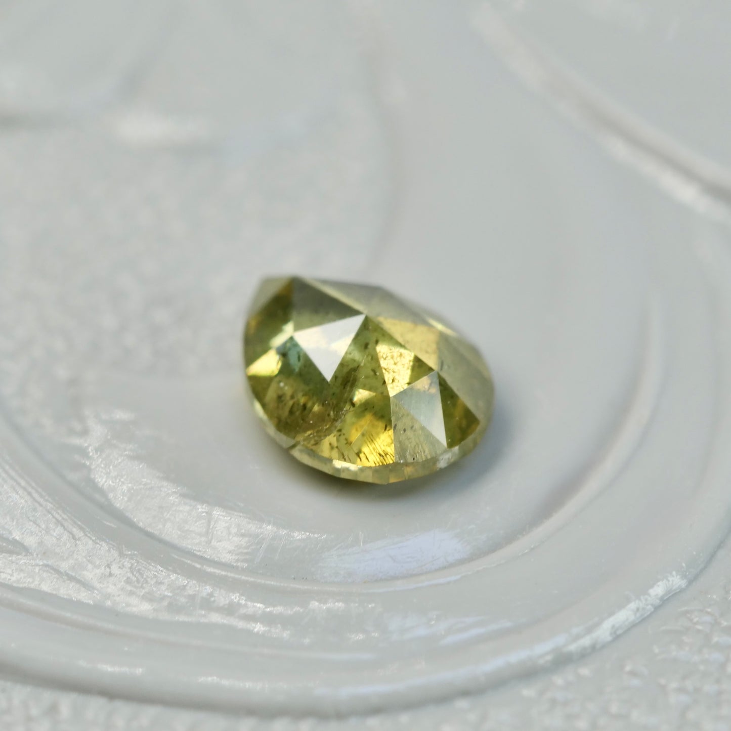 ナチュラルダイヤモンド 0.38ct ペアシェイプカット 5.2mm×4.1mm×2.2mm【MJ2601】
