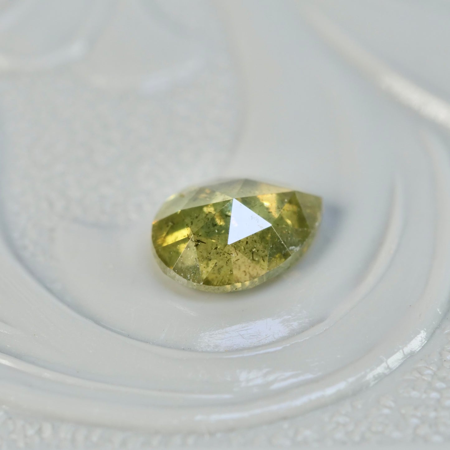 ナチュラルダイヤモンド 0.38ct ペアシェイプカット 5.2mm×4.1mm×2.2mm【MJ2601】