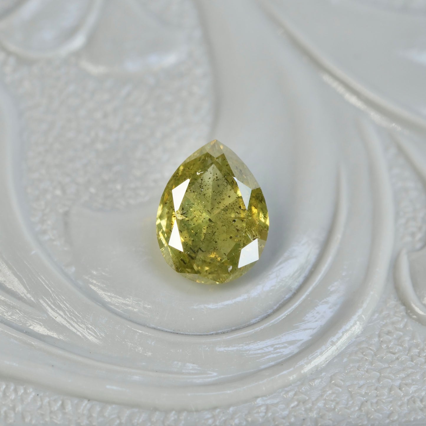 ナチュラルダイヤモンド 0.38ct ペアシェイプカット 5.2mm×4.1mm×2.2mm【MJ2601】