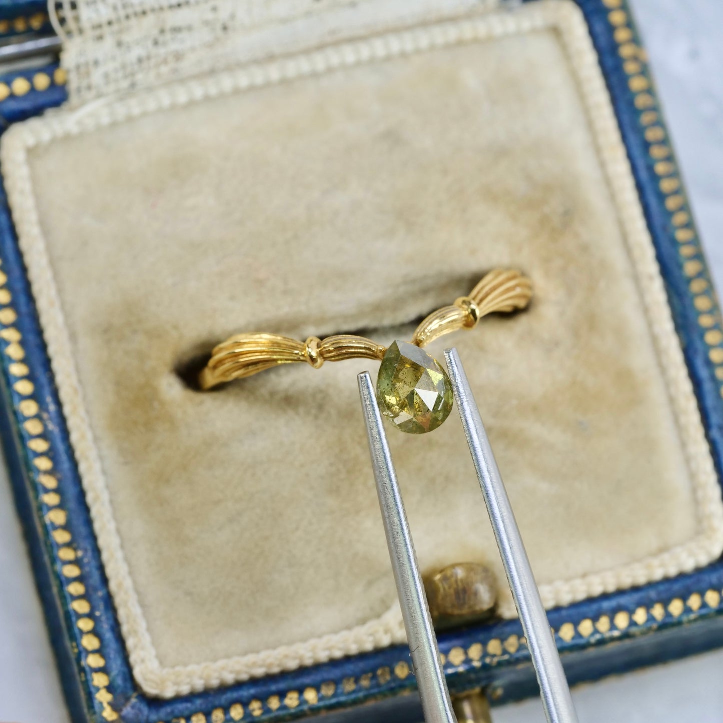 ナチュラルダイヤモンド 0.38ct ペアシェイプカット 5.2mm×4.1mm×2.2mm【MJ2601】