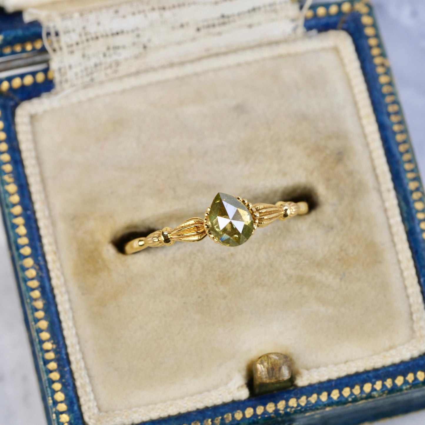 ナチュラルダイヤモンド 0.38ct ペアシェイプカット 5.2mm×4.1mm×2.2mm【MJ2601】