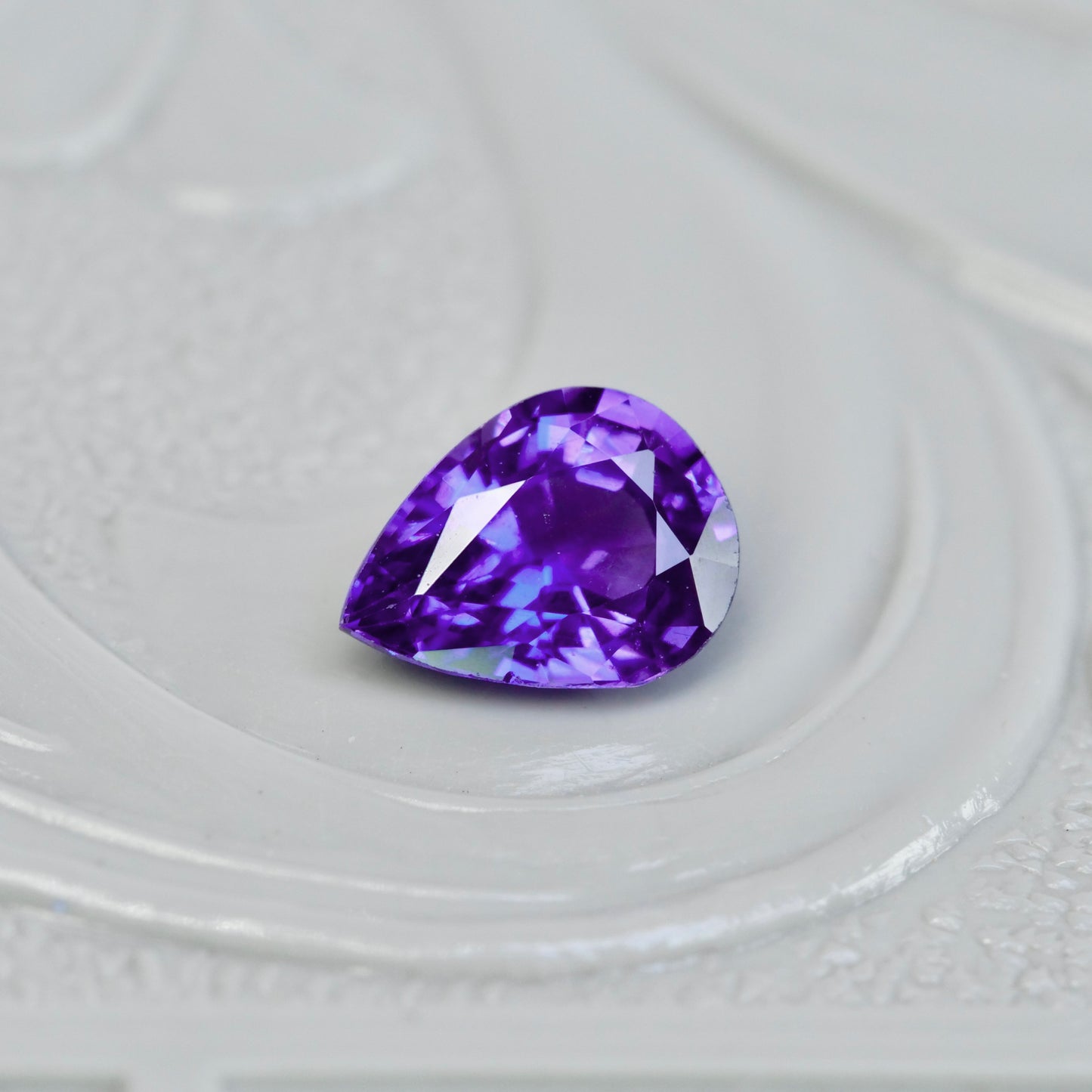 バイカラーサファイア 0.33ct ペアシェイプカット 5.0mm×3.6mm×2.2mm【MJ2545】