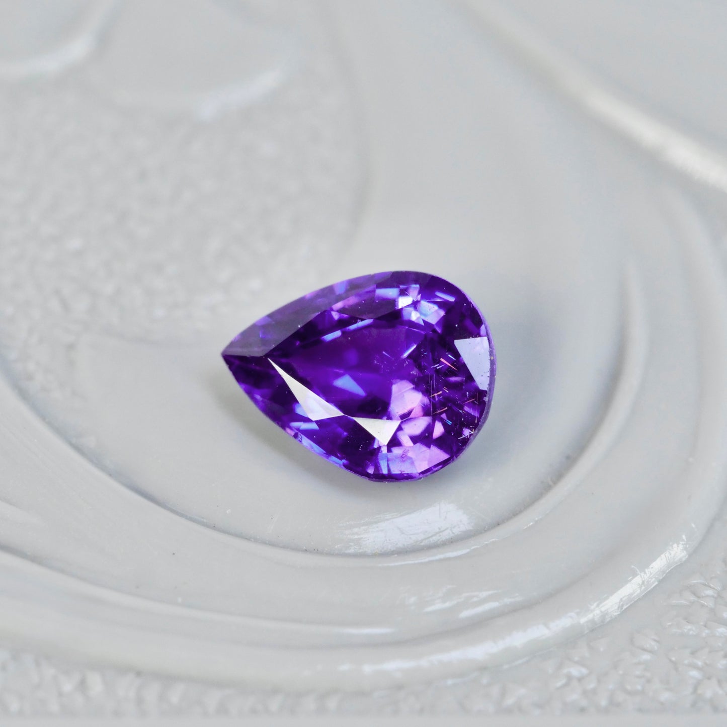 バイカラーサファイア 0.33ct ペアシェイプカット 5.0mm×3.6mm×2.2mm【MJ2545】