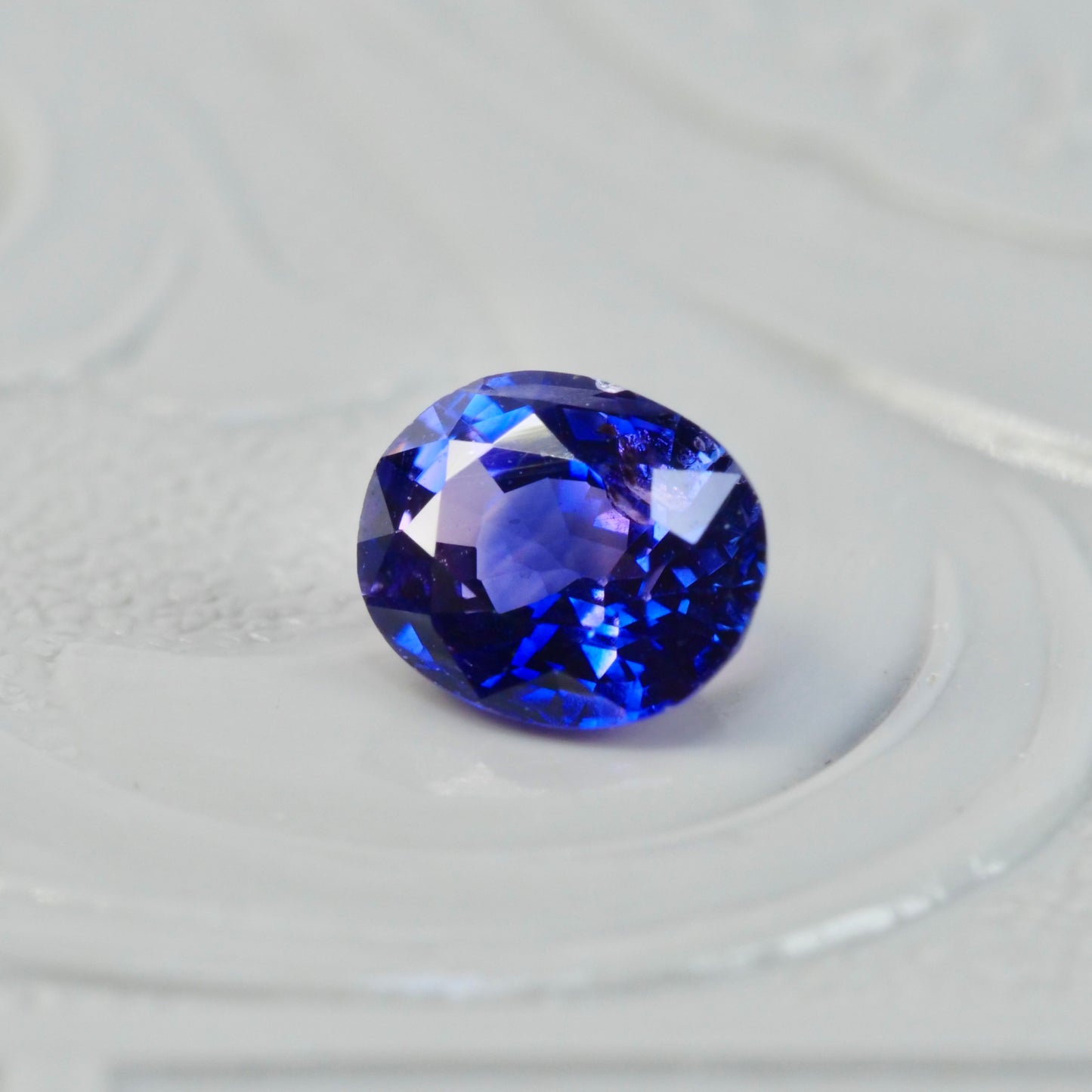 バイカラーサファイア 0.46ct オーバルカット 4.9mm×3.9mm×2.7mm【MJ2547】