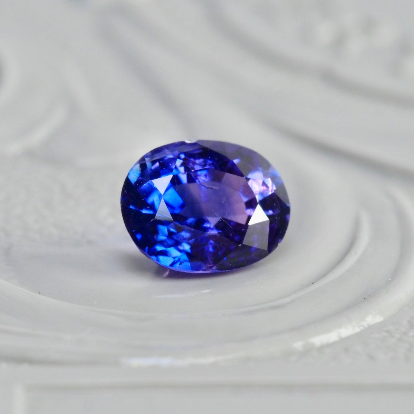 バイカラーサファイア 0.46ct オーバルカット 4.9mm×3.9mm×2.7mm【MJ2547】