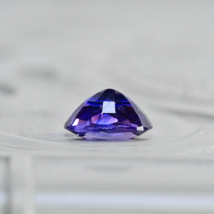 バイカラーサファイア 0.46ct オーバルカット 4.9mm×3.9mm×2.7mm【MJ2547】