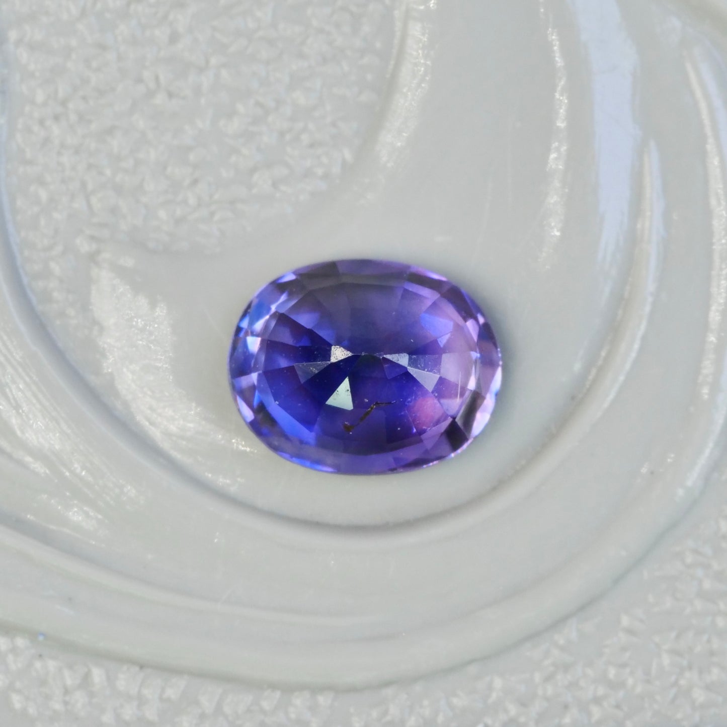 バイカラーサファイア 0.46ct オーバルカット 4.9mm×3.9mm×2.7mm【MJ2547】