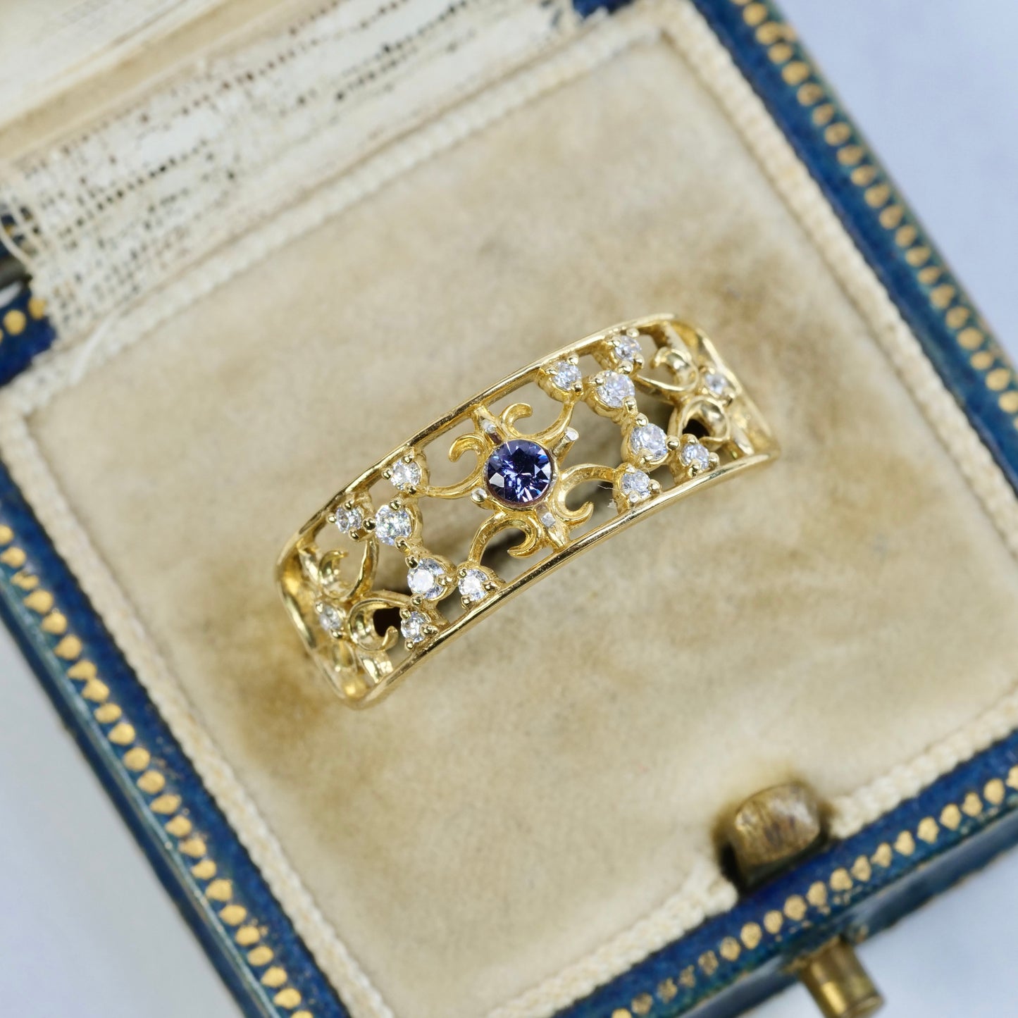 【期間・数量限定特別価格】ベキリーブルーガーネット ラウンドカット 約2.4~2.5mm 【MJ2850】