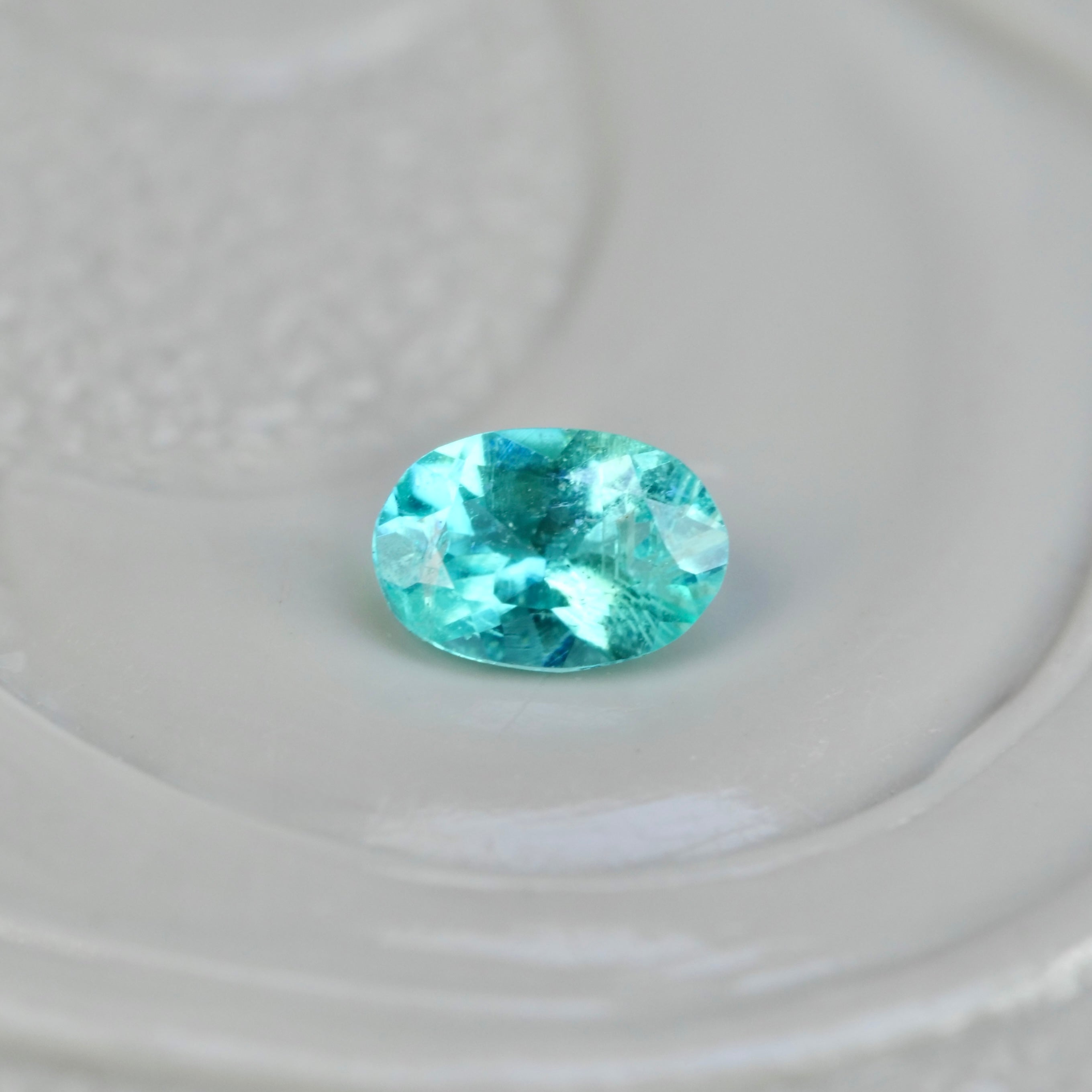 パライバトルマリン 0.06ct オーバルカット 3.1mm×2.1mm×1.4mm