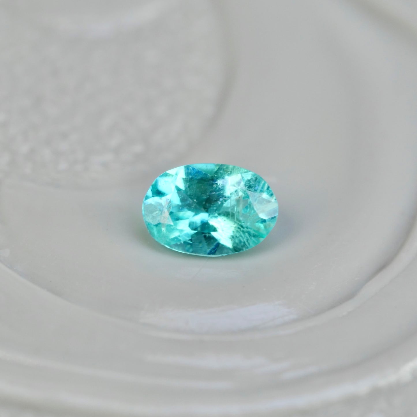 パライバトルマリン ブラジル産 0.06ct オーバルカット 3.1mm×2.1mm×1.4mm【MJ2550-2】