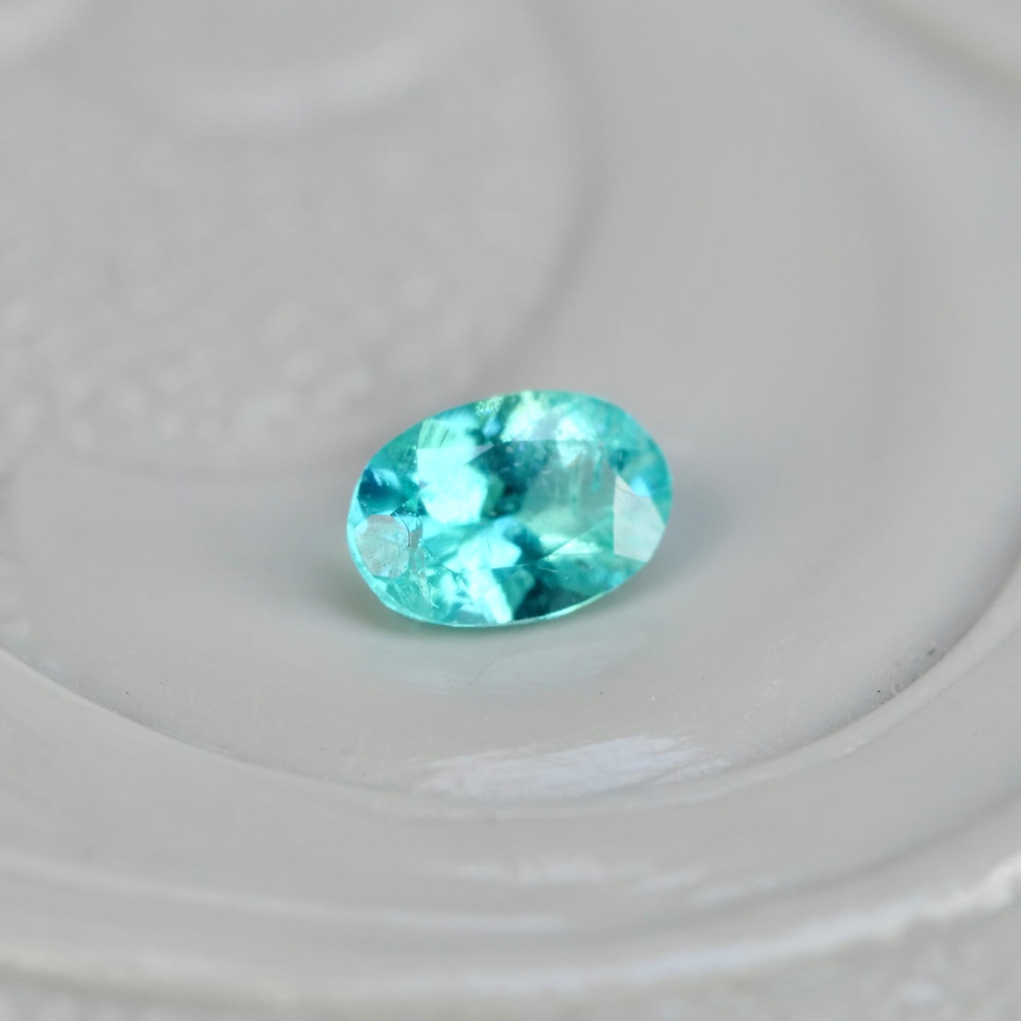 パライバトルマリン ブラジル産 0.06ct オーバルカット 3.1mm×2.1mm×1.4mm【MJ2550-2】