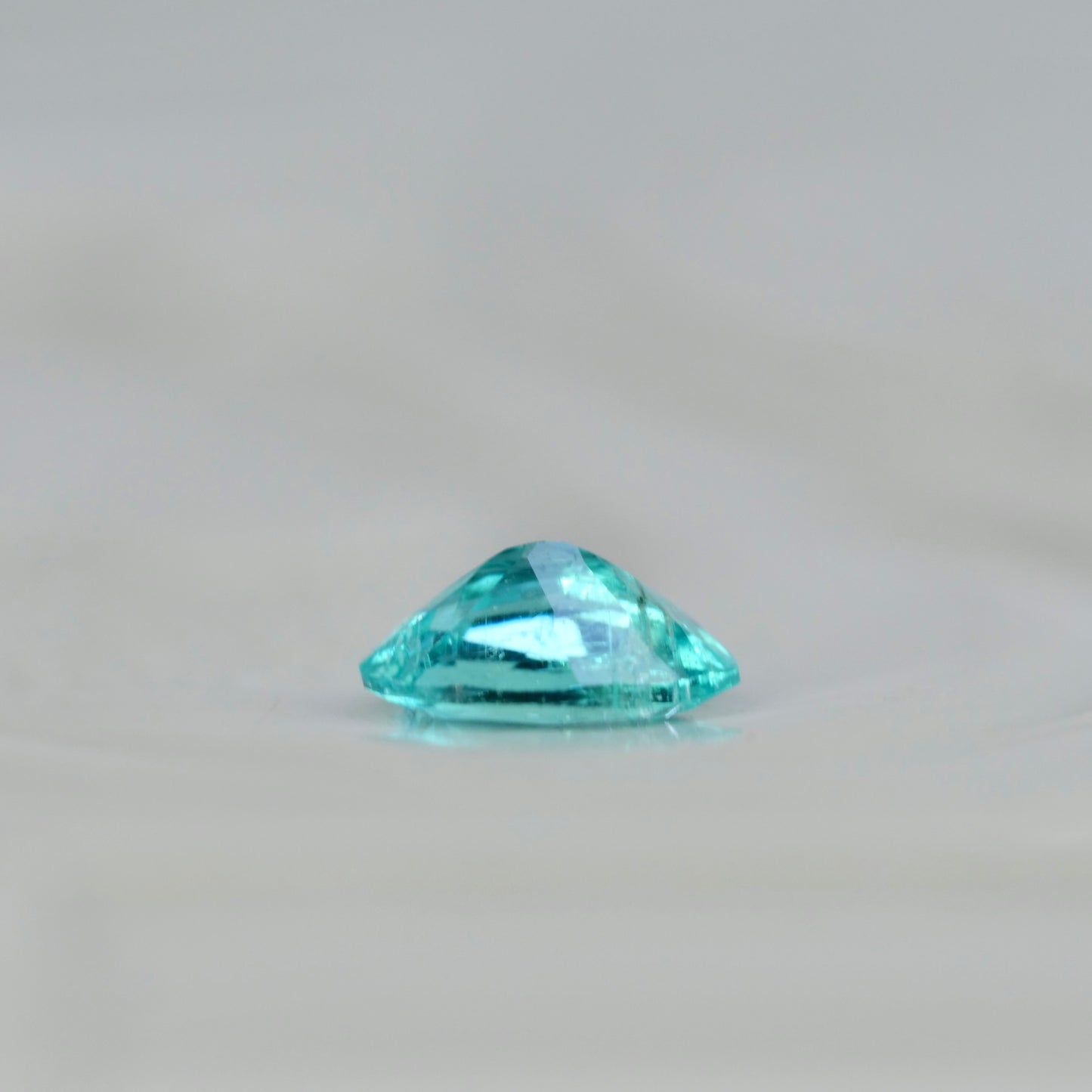 パライバトルマリン ブラジル産 0.06ct オーバルカット 3.1mm×2.1mm×1.4mm【MJ2550-2】