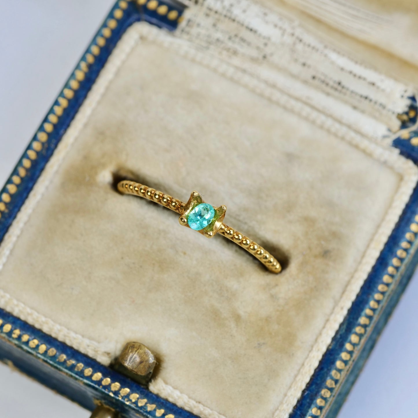 パライバトルマリン ブラジル産 0.06ct オーバルカット 3.1mm×2.1mm×1.4mm【MJ2550-2】