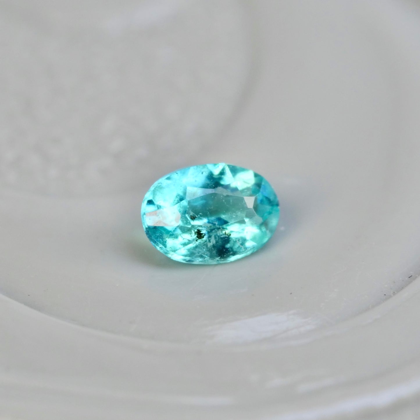 パライバトルマリン ブラジル産 0.05ct オーバルカット 2.8mm×2.0mm×1.4mm【MJ2550-3】