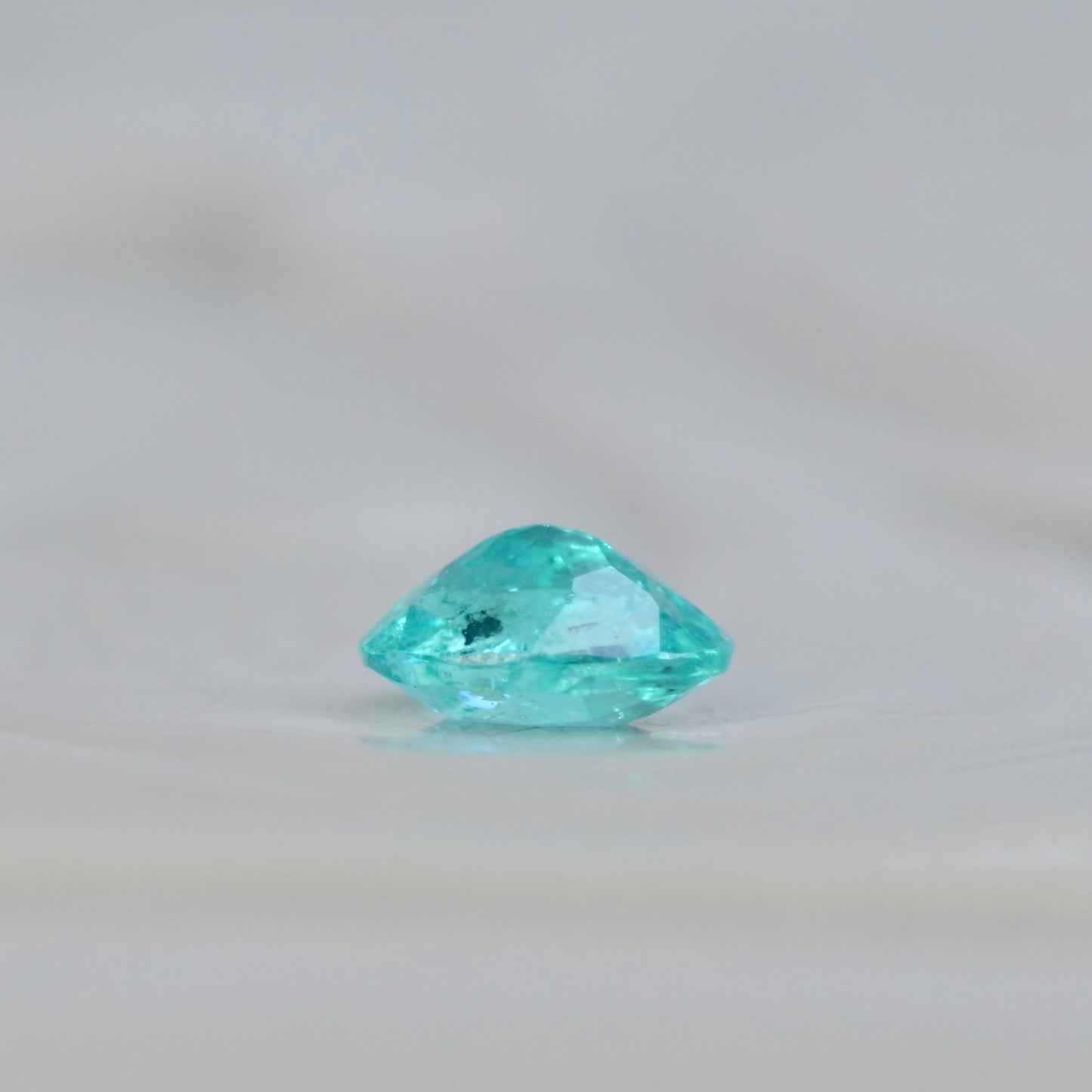 パライバトルマリン ブラジル産 0.05ct オーバルカット 2.8mm×2.0mm×1.4mm【MJ2550-3】