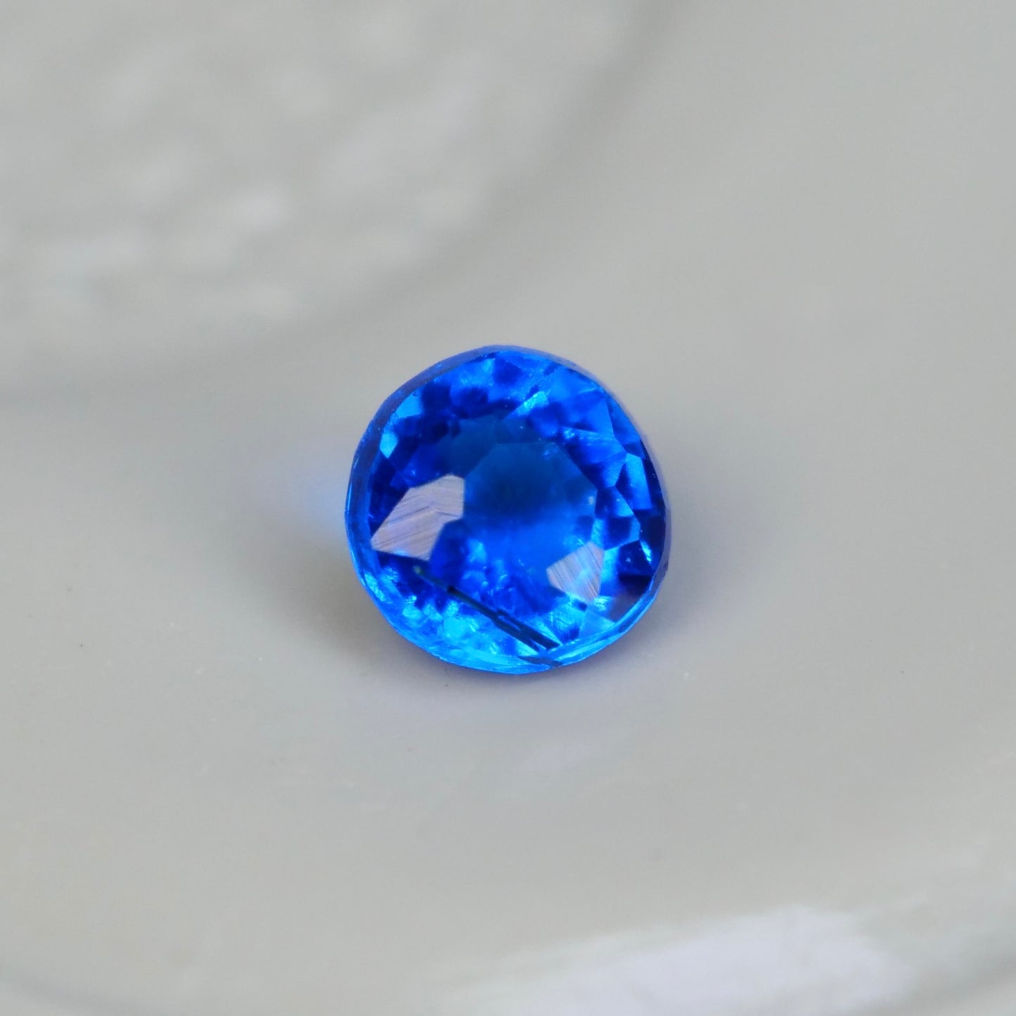 アウイナイト ラウンドカット 1.7mm×1.7mm×1.1mm【MJ2556-3】