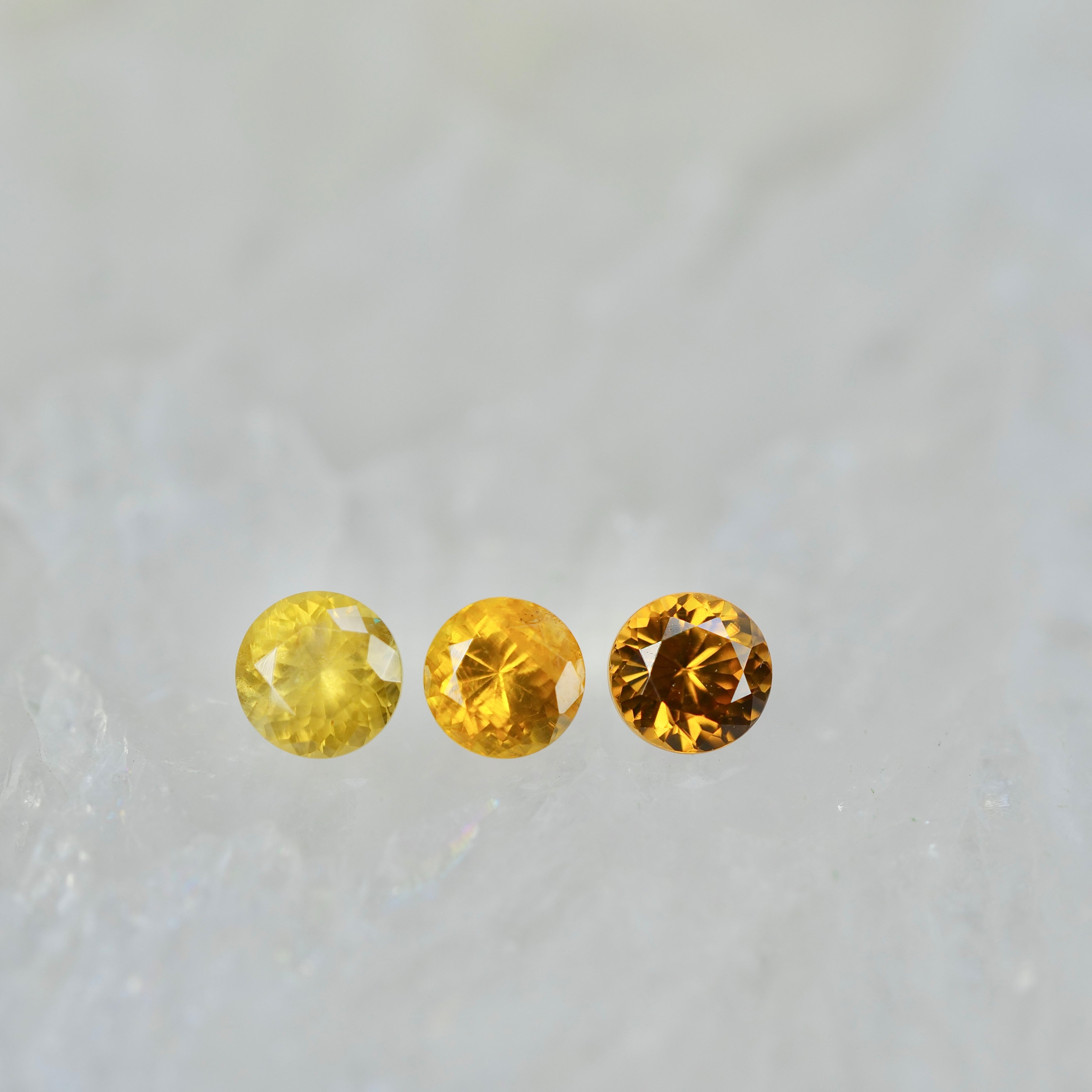 オレンジジルコン 0.30ct ラウンドカット 3.6mm×3.6mm×2.4mm【MJ2851