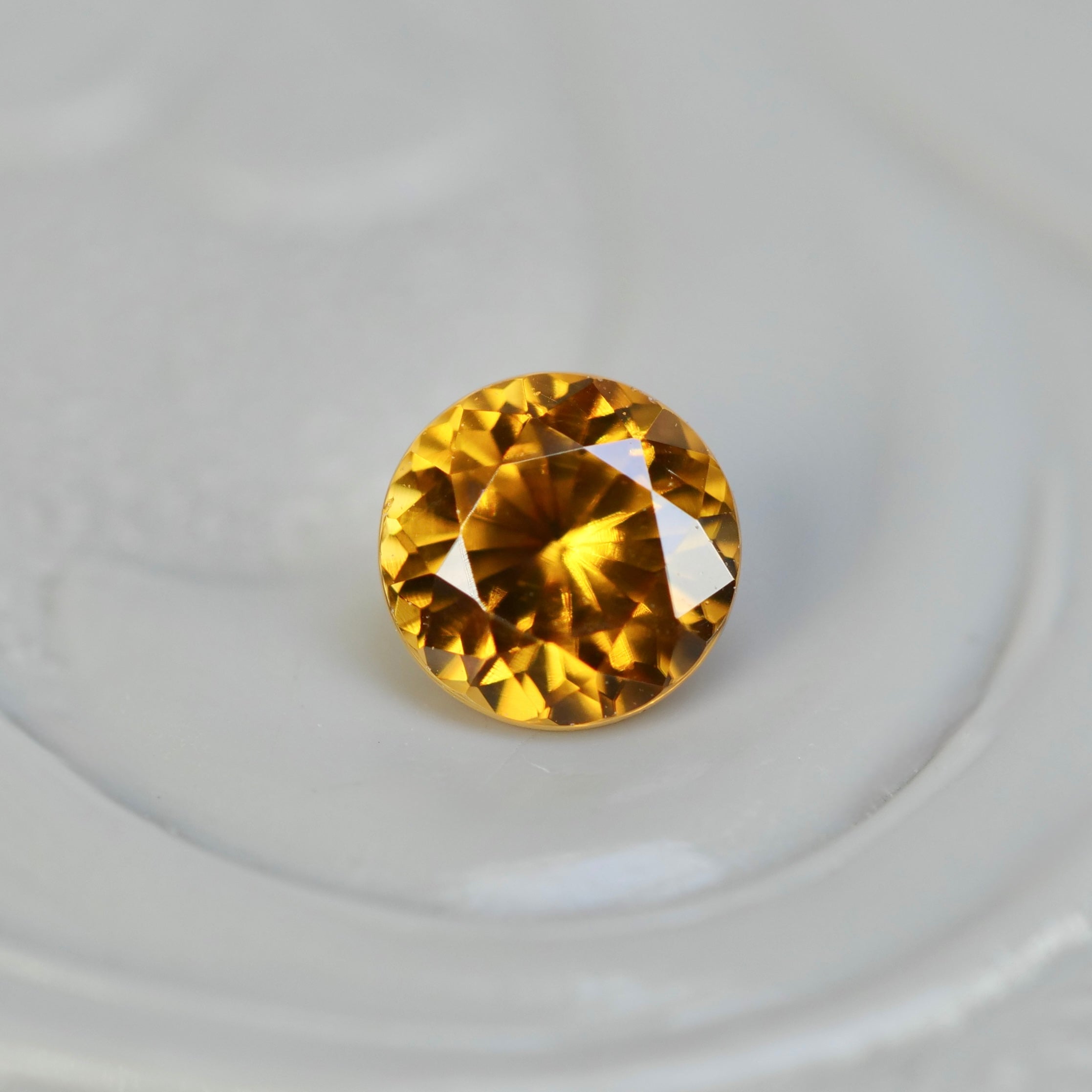 オレンジジルコン 0.30ct ラウンドカット 3.6mm×3.6mm×2.4mm【MJ2851