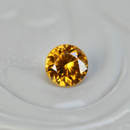 オレンジジルコン 0.30ct ラウンドカット 3.6mm×3.6mm×2.4mm【MJ2851】