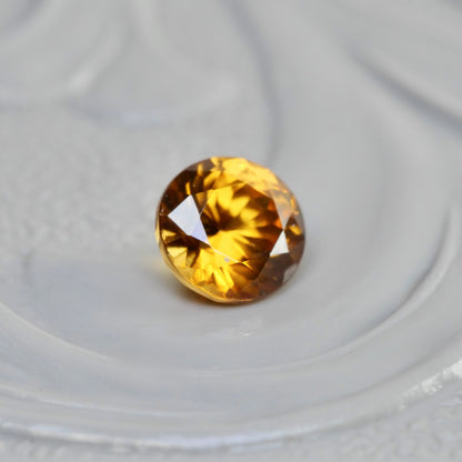 オレンジジルコン 0.30ct ラウンドカット 3.6mm×3.6mm×2.4mm【MJ2851】