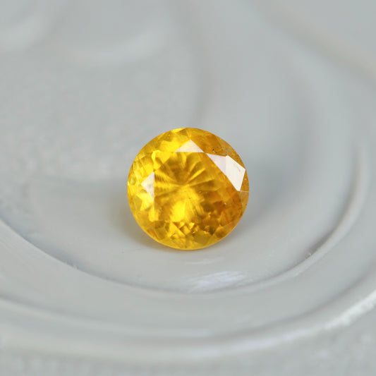 オレンジジルコン 0.25ct ラウンドカット 3.6mm×3.6mm×2.5mm【MJ2852】