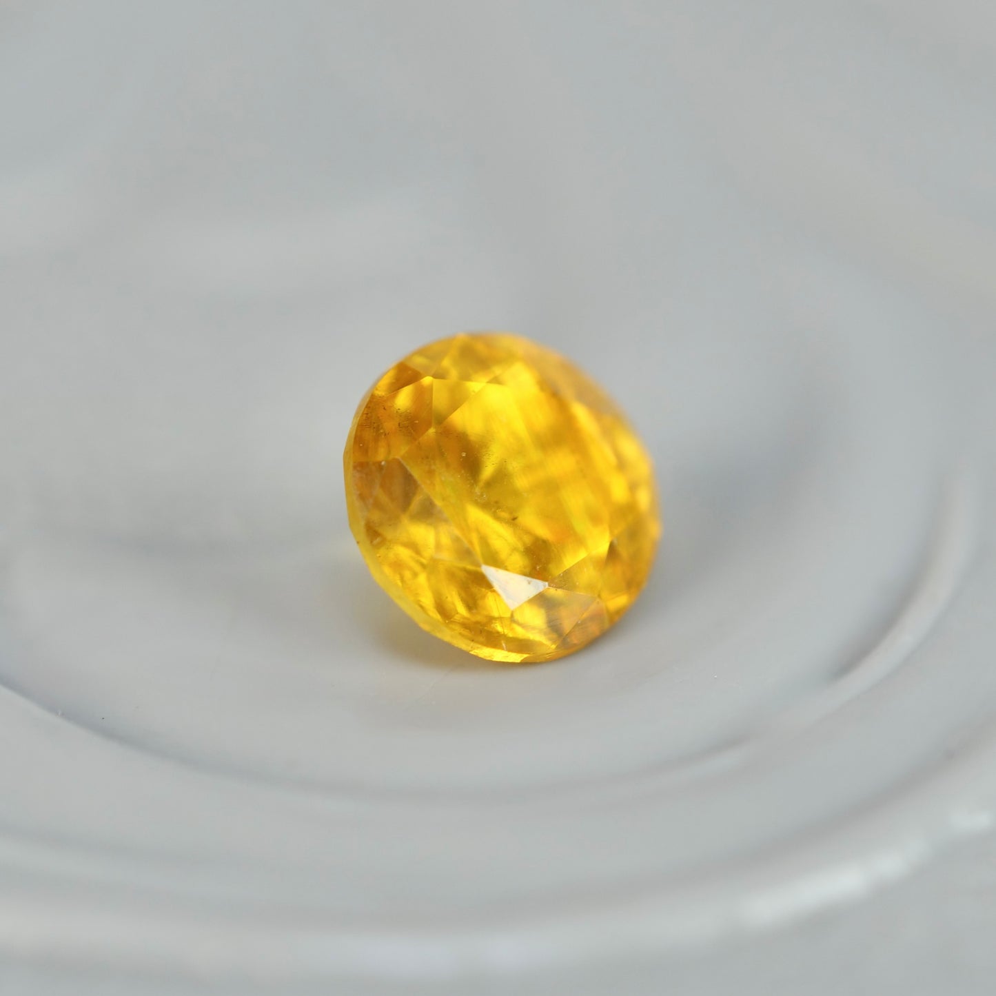 オレンジジルコン 0.25ct ラウンドカット 3.6mm×3.6mm×2.5mm【MJ2852】
