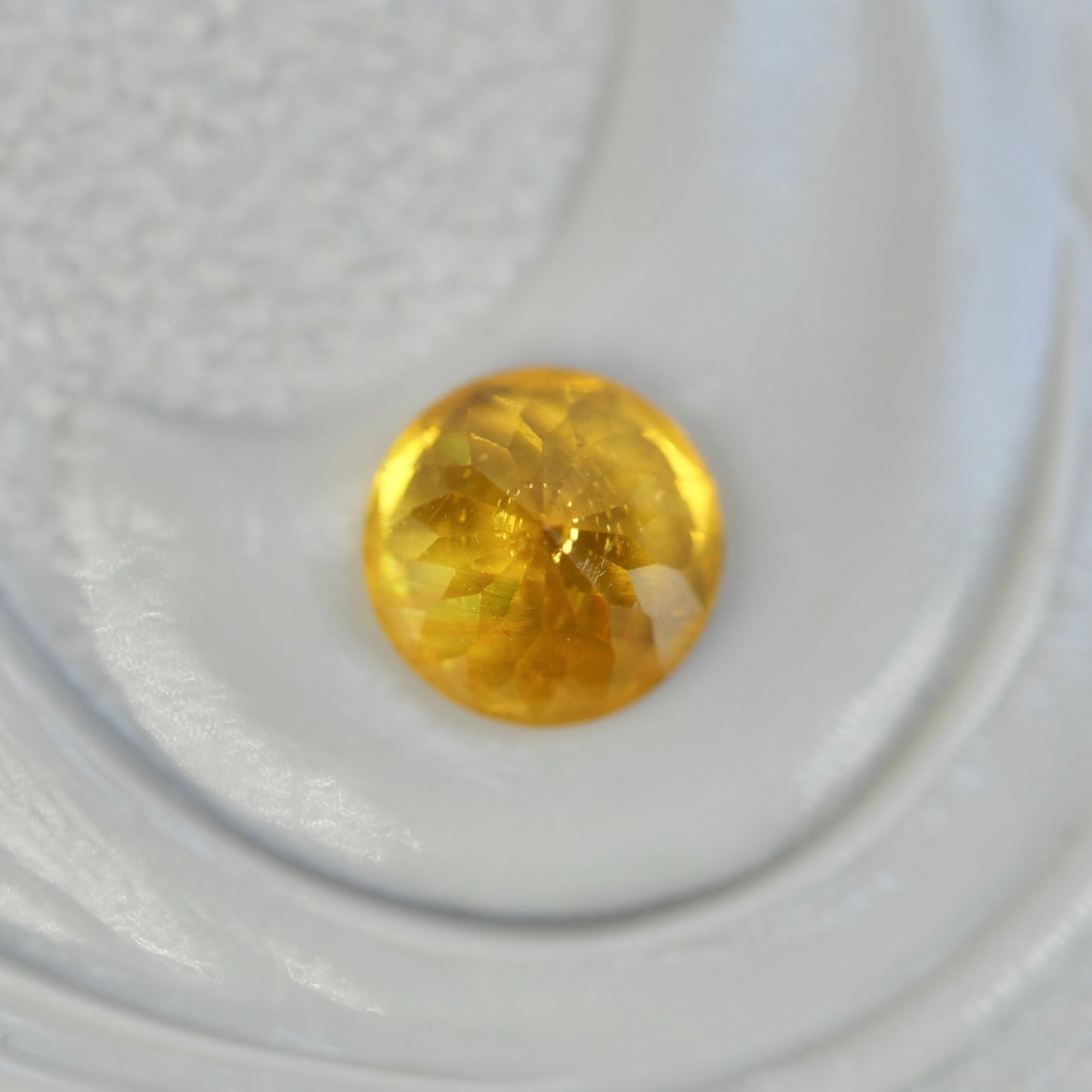 オレンジジルコン 0.25ct ラウンドカット 3.6mm×3.6mm×2.5mm【MJ2852】