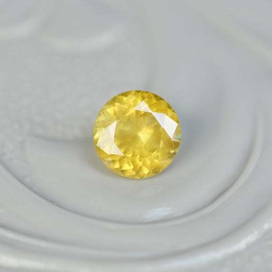 イエロージルコン 0.29ct ラウンドカット 3.7mm×3.7mm×2.5mm【MJ2853】