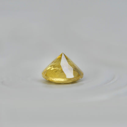 イエロージルコン 0.29ct ラウンドカット 3.7mm×3.7mm×2.5mm【MJ2853】