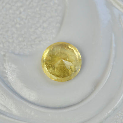 イエロージルコン 0.29ct ラウンドカット 3.7mm×3.7mm×2.5mm【MJ2853】