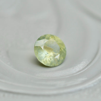 グリーンジルコン 0.22ct ラウンドカット 3.6mm×3.6mm×2.1mm【MJ2854】