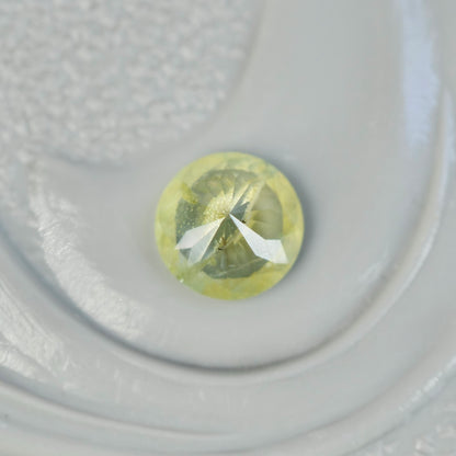 グリーンジルコン 0.22ct ラウンドカット 3.6mm×3.6mm×2.1mm【MJ2854】