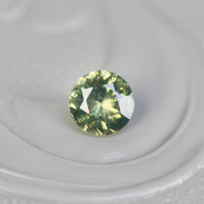 グリーンジルコン 0.25ct ラウンドカット 3.6mm×3.6mm×2.3mm【MJ2855】