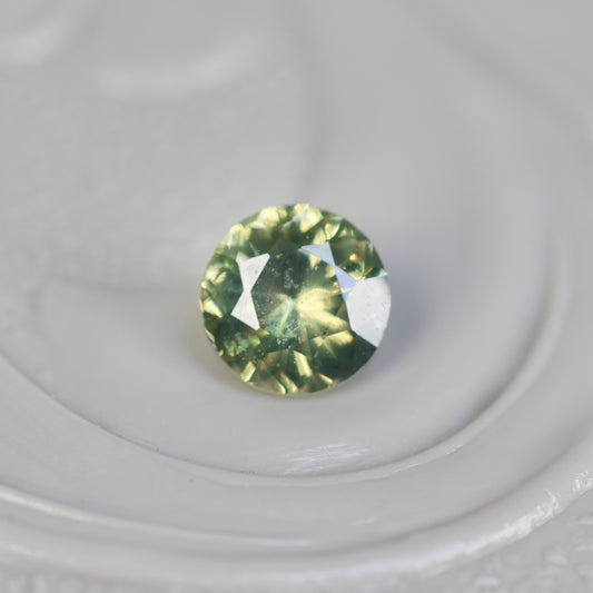 グリーンジルコン 0.25ct ラウンドカット 3.6mm×3.6mm×2.3mm【MJ2855】