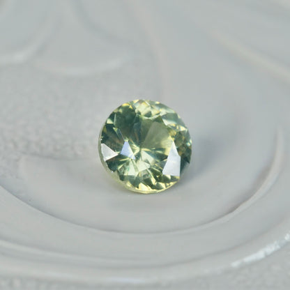 グリーンジルコン 0.25ct ラウンドカット 3.6mm×3.6mm×2.3mm【MJ2855】