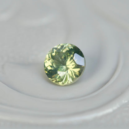グリーンジルコン 0.25ct ラウンドカット 3.6mm×3.6mm×2.3mm【MJ2855】
