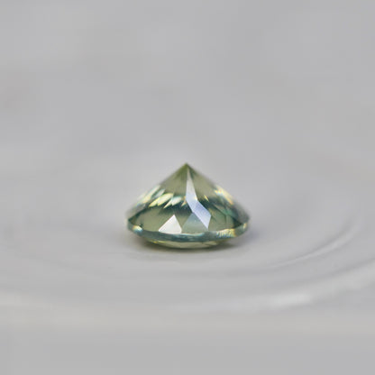 グリーンジルコン 0.25ct ラウンドカット 3.6mm×3.6mm×2.3mm【MJ2855】